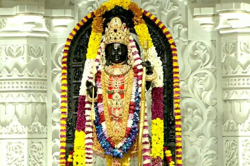 కాంచీ కామకోటి పీఠం ద్వారా ప్రతిష్ఠించబడిన 150 కిలోల బంగారు పూత పూసిన శ్రీ రామ యంత్రం