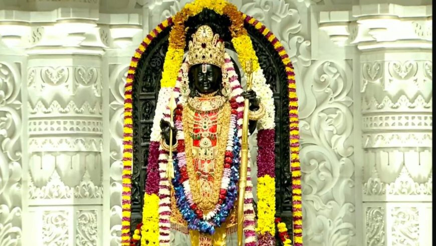 కాంచీ కామకోటి పీఠం ద్వారా ప్రతిష్ఠించబడిన 150 కిలోల బంగారు పూత పూసిన శ్రీ రామ యంత్రం