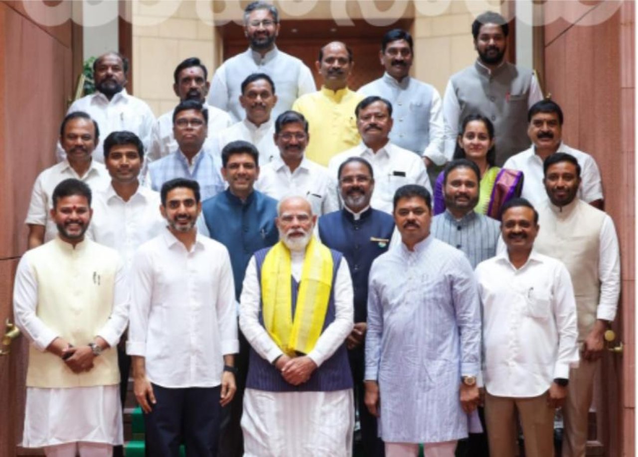 రాజధాని అమరావతి'కి చట్టబద్ధత బిల్లుకు పార్లమెంట్ ఆమోదం నేపథ్యంలో ప్రధాని మోదీ  గారిని  కలిసి ఆంధ్రప్రదేశ్ ప్రజల తరఫున కృతజ్ఞతలు తెలిపిన మంత్రి నారా లోకేష్  మరియు కూటమి ఎంపీలు